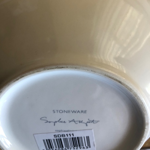 New Bee embossed white stoneware bowl - Picture 3 of 3